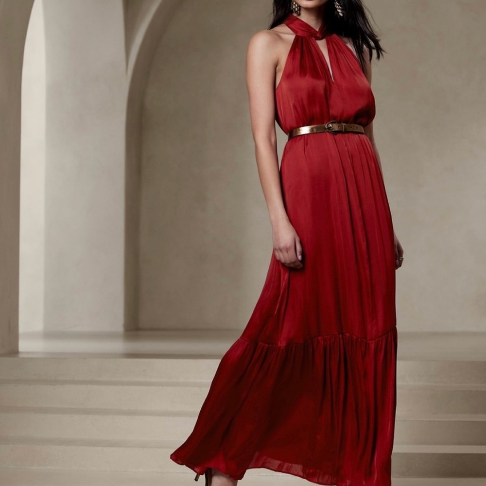 Banana republic red silk
NWOT
maxi dress Turner twisted
Size: L